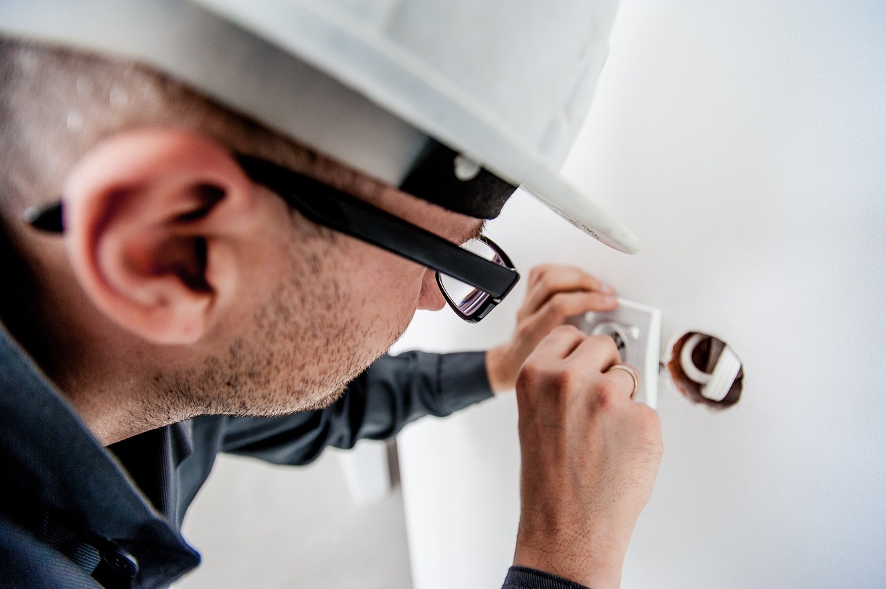 Top Reasons to Hire a Licensed Electrician for Your Next Home Renovation